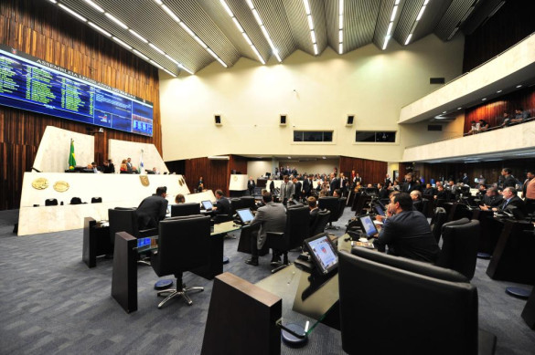 Deputados aprovam cinco projetos durante a sessão plenária desta terça-feira (5)