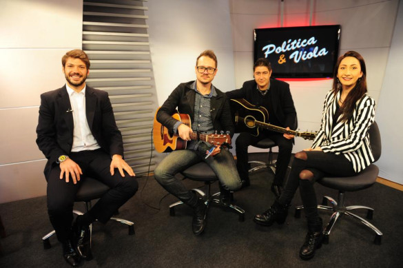 Tiago Amaral e uma dupla musical talentosa animam o "Política e Viola" deste sábado (23)
