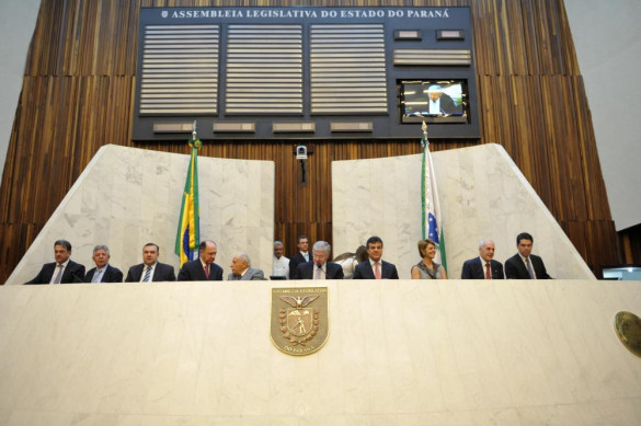 Assembleia homenageia Mário Petrelli com título de Cidadania Honorária do Paraná