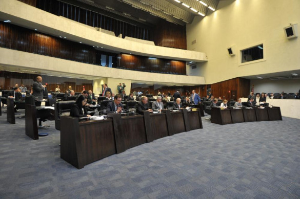 Plenário aprova relatório final da Comissão de Revisão do Regimento Interno