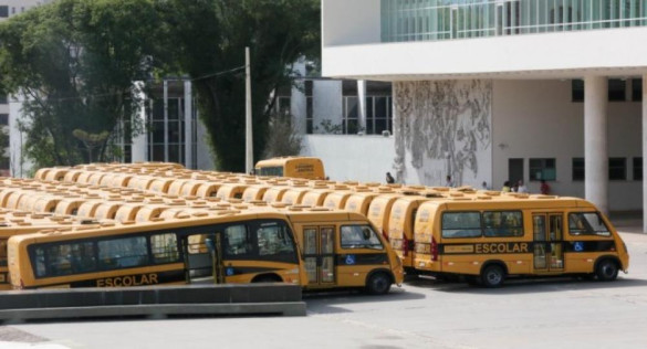 Economia da Assembleia ajuda na compra de 67 micro-ônibus adaptados para as APAES