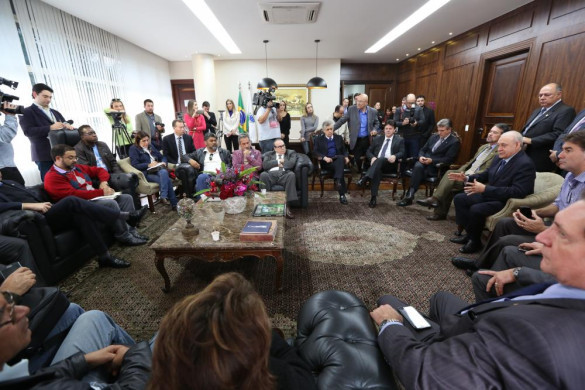 Traiano comanda  novo esforço para solucionar impasses e acabar com a greve dos professores