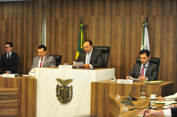 CCJ aprova a PEC que extingue a aposentadoria dos ex-governadores