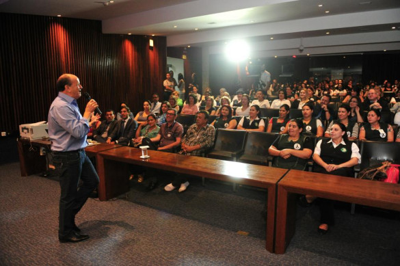Dr. Batista fala a servidores da Assembleia sobre a importância da medicina preventiva