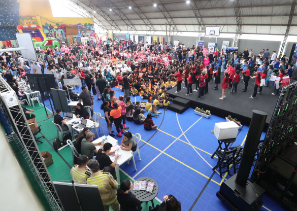 Assembleia nos Bairros proporciona a Curitiba 16 mil atendimentos e mais de R$ 26 milhões em investimentos