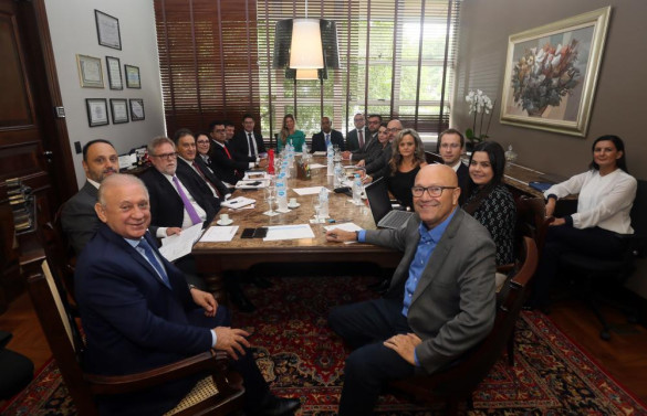 Assembleia quer o paranaense participando da elaboração das leis