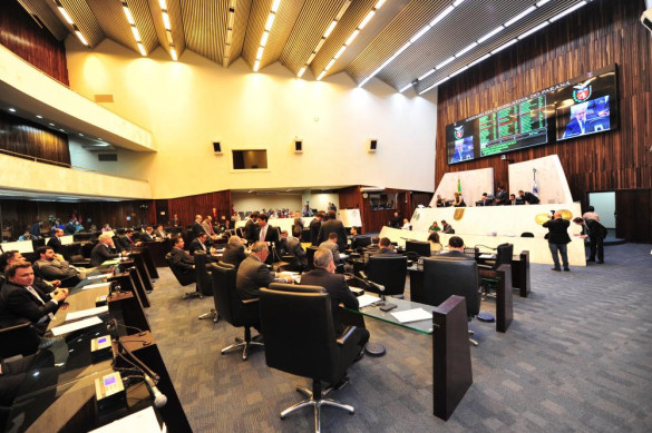 Segue para sanção do Executivo projeto que institui diárias por extrajornada a servidores estaduais