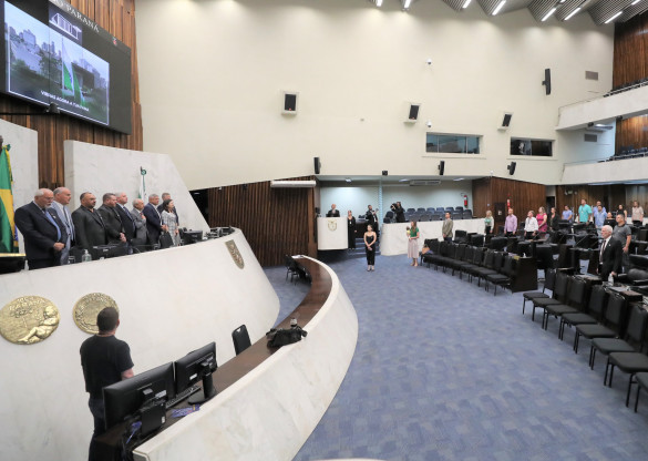 Centenário do Sindicato dos Contabilistas de Curitiba é celebrado na Assembleia Legislativa