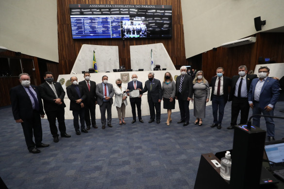 Assembleia homenageia 150 anos da imigração polonesa no Paraná
