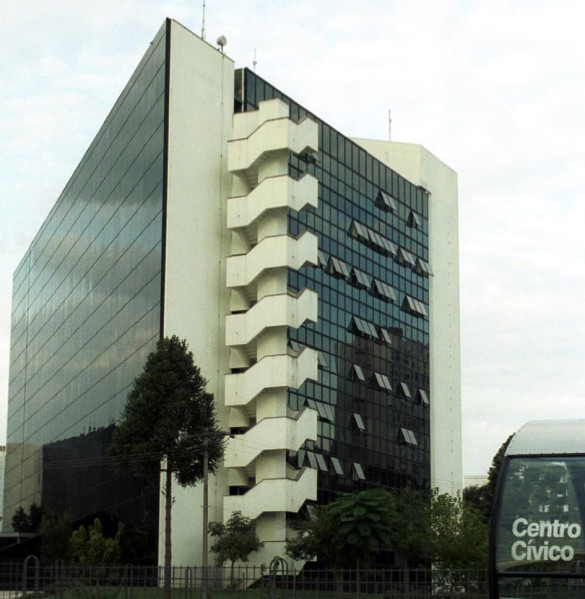 Assembleia Realiza Licitação Para Reparo e Manutenção de Janelas e Esquadrias dos Gabinetes