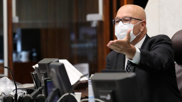 Oeste diz não ao “outorgavírus”