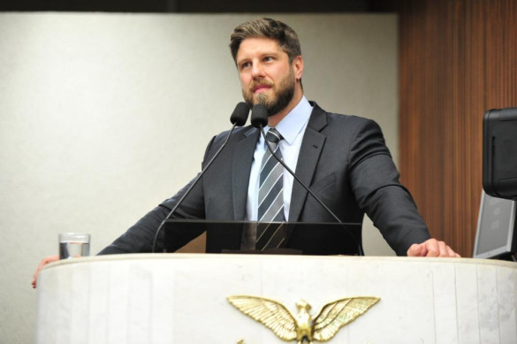 Projeto de lei restringe propagandas oficiais em empresas que tenham como sócios familiares de integrantes do Poder Executivo