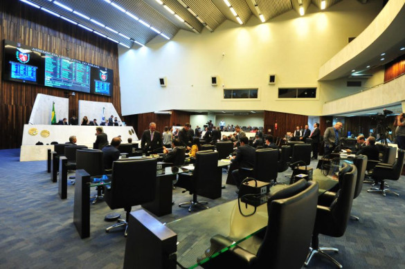 Deputados aprovam oito projetos de lei na sessão plenária desta segunda-feira (23)