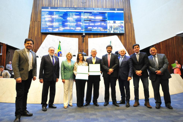 Folha de Londrina recebe homenagem da Alep pelos 70 anos de sua fundação
