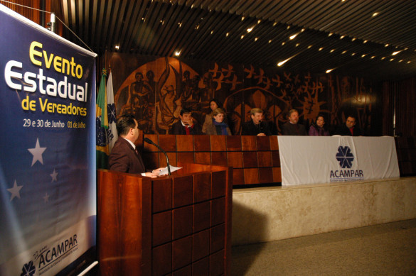 Acampar reúne vereadores e vereadoras de todo Paraná na Assembleia Legislativa