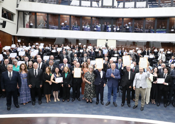 Sessão solene na Assembleia celebra Dia Estadual da Maçonaria Paranaense