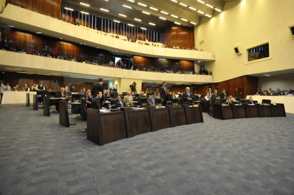 Deputados aprovam oito projetos na sessão plenária desta quarta-feira (29), encerrada por falta de quorum