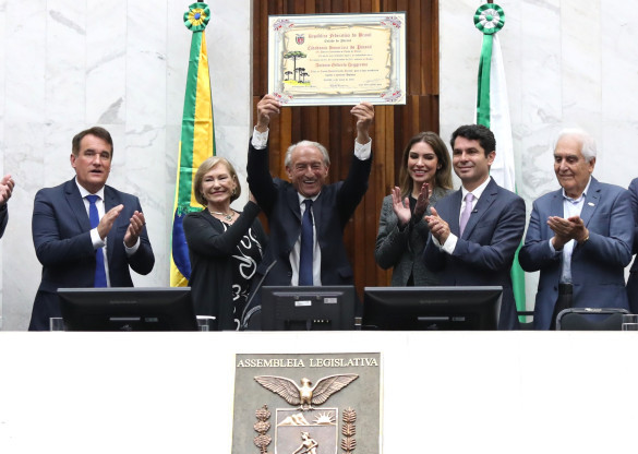 Assembleia Legislativa entrega título de Cidadão Honorário do Paraná a Antonio Gilberto Deggerone, destaque no comércio e no associativismo