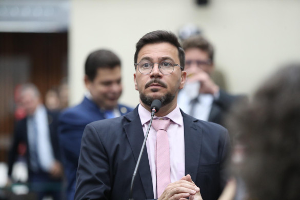 “O reajuste para repor as perdas salariais deveria ser maior, e não de 5%”, critica o líder da Oposição, deputado Arilson Chiorato (PT)