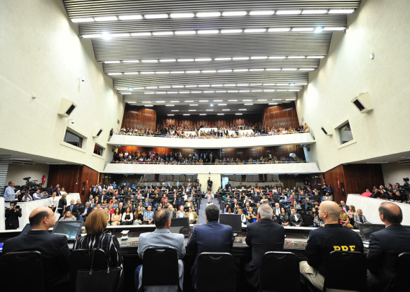 Sessão solene na Assembleia Legislativa do Paraná celebra o Dia do Trabalhador