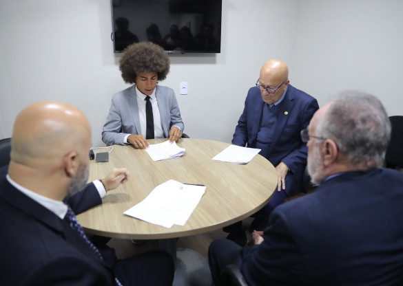 Comissão aprova proposta que amplia reserva de vagas a afrodescendentes em concursos públicos no Paraná