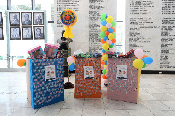 Assembleia entrega os brinquedos arrecadados para o Dia das Crianças
