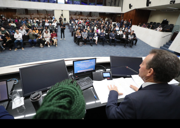 Assembleia Legislativa recebe 1º seminário no país para debater Plano Nacional da Educação