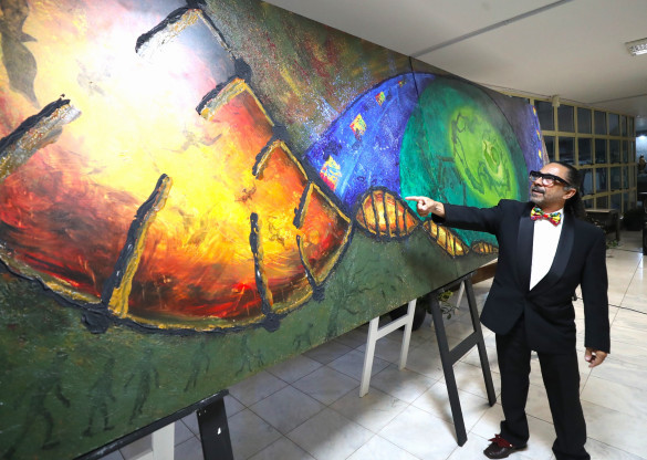 Exposição “A Ciência Caiu na Tinta” é inaugurada na Assembleia Legislativa do Paraná