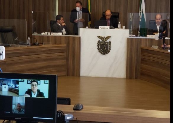 Pedido de vista adia votação de projeto que proíbe passaporte da vacina