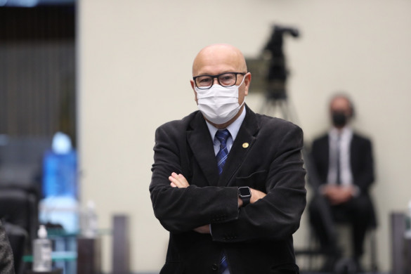 Deputado Romanelli repudia ataques contra bispo Orlando Brandes, Papa e CNBB