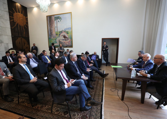 Assembleia amplia restrições e reduz número de funcionários como prevenção ao coronavírus