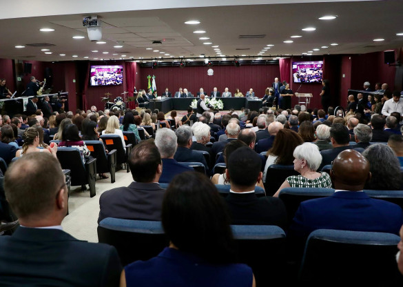 Deputados prestigiam a posse do novo presidente do Tribunal Regional Eleitoral do Paraná