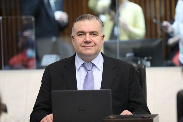 Projeto estabelece prazo máximo de 60 dias para rede pública de saúde proporcionar médicos especialistas para tratar pessoas com doenças raras