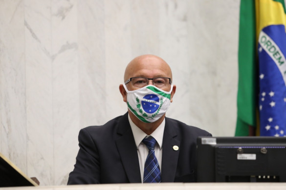 Deputado cobra Ministério e exige entrega de 119 mil doses de vacina