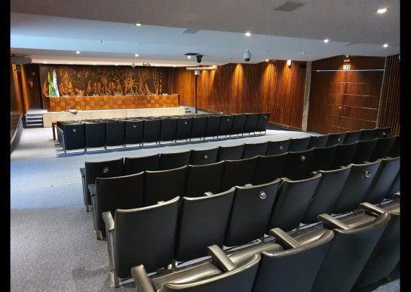 Prédio da Assembleia Legislativa do Paraná é desocupado