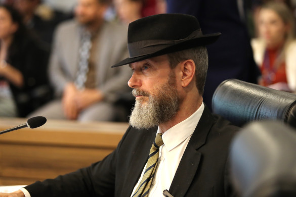 Projeto de lei visa garantir certidões de registro civil e de imóveis em braile para pessoas com deficiência visual