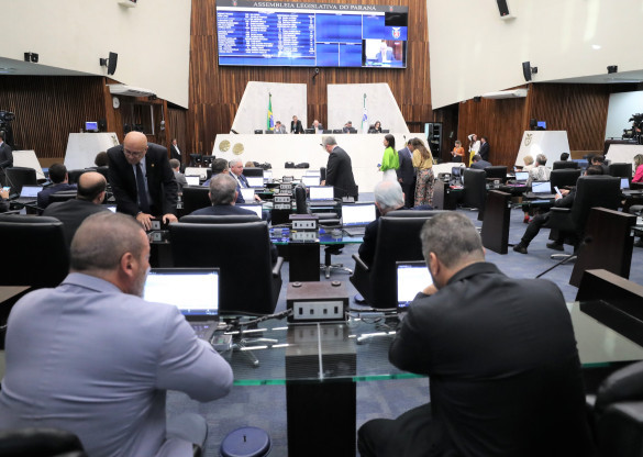 Pacote com reposição salarial de 5,79% aos servidores estaduais e reestruturação de carreiras chega à Assembleia