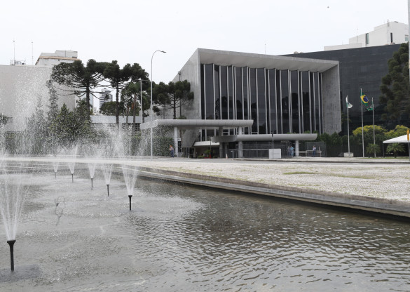 Assembleia e FGV formalizam contrato para realização do concurso no próximo dia 12