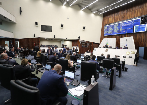 Projeto que reconhece empresas comprometidas com crescimento pessoal e profissional da mulher avança na Assembleia