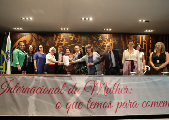 “Estamos de luto pelos feminicídios, mas os projetos para mudar essa realidade estão avançando”, diz deputada