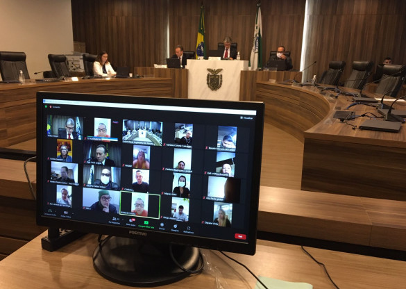 Famílias de Cascavel procuram Assembleia para reivindicar moradia digna