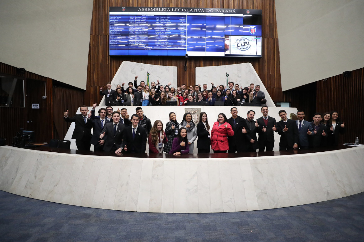 Deputadas e deputados são empossados na 5ª edição do Parlamento Universitário