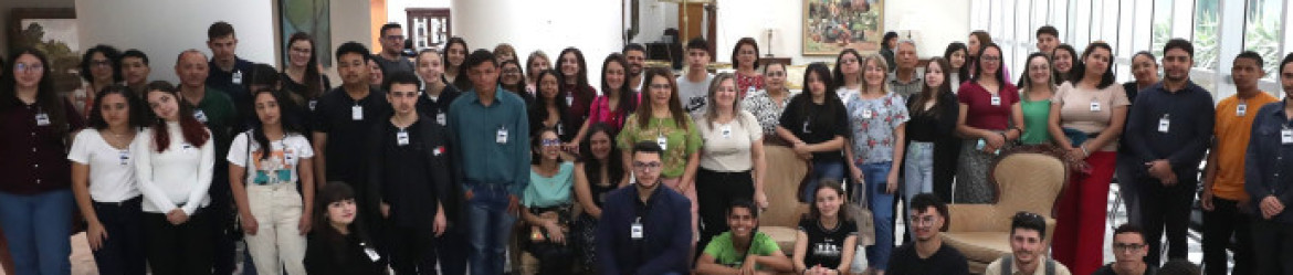 Participantes do Geração Atitude conheceram a sede do Tribunal de Justiça do Estado do Paraná.