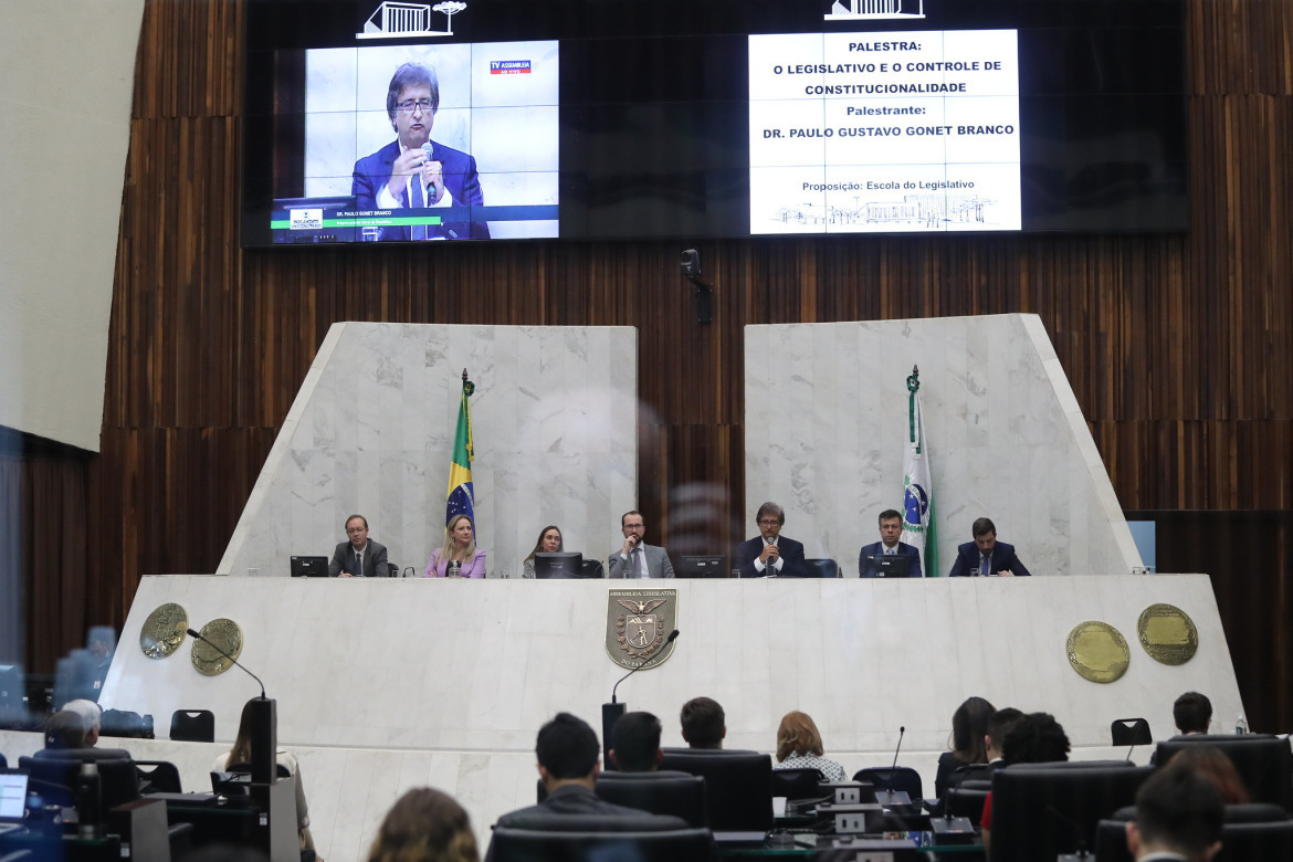 O Legislativo e o controle de constitucionalidade foi tema de palestra para os participantes do Parlamento Universitário