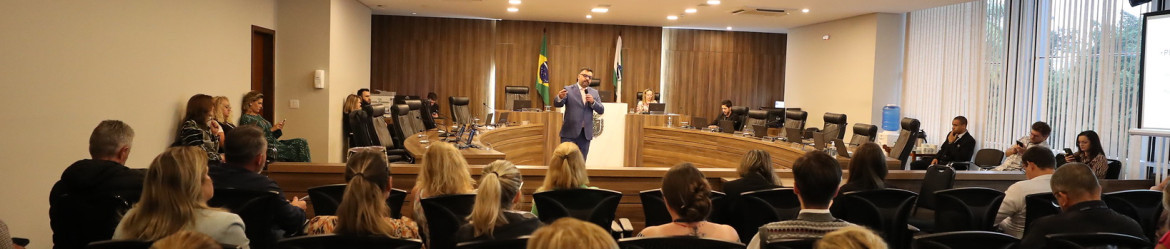 O curso apresentou as diferenciações de requerimentos administrativos, requerimentos de plenário, recepção de documentos, protocolização, encaminhamen