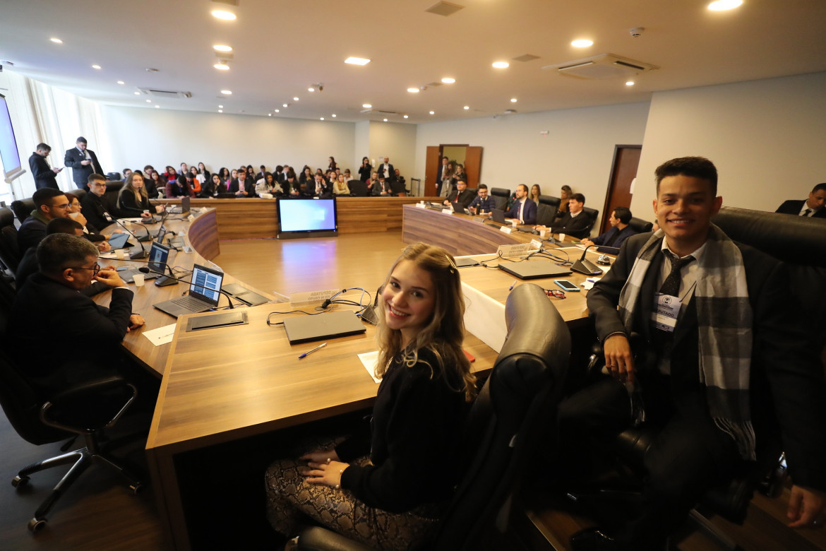 CCJ do Parlamento Universitário elege presidente e vice-presidente e dá início à análise dos projetos