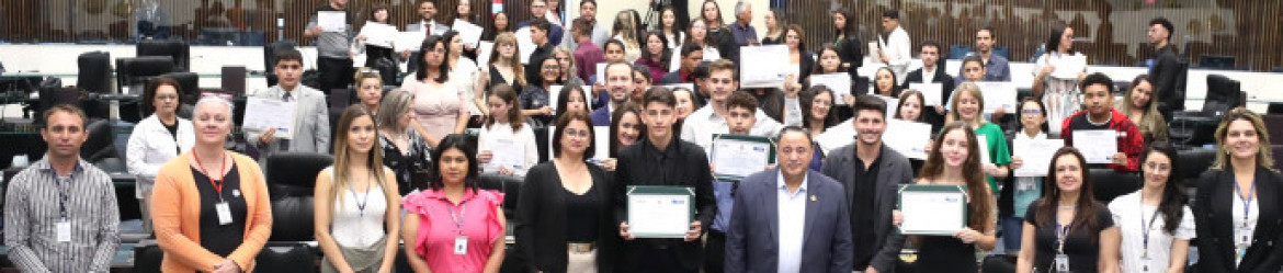 Escola do melhor projeto do Geração Atitude 2023 ocorreu no Plenário da Casa, na manhã desta quarta-feira (8).
